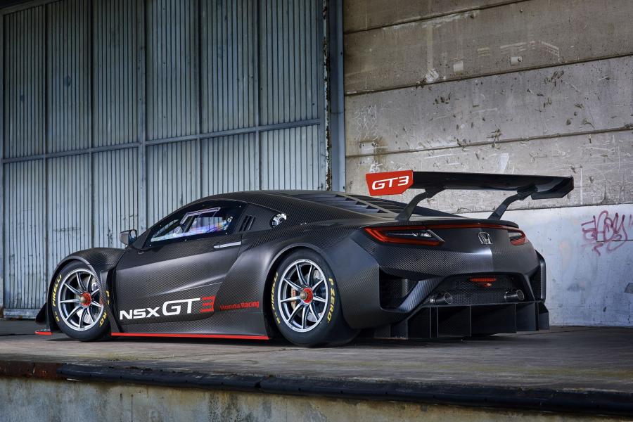 Honda NSX GT3 2017 года  (фото 14 из 16)